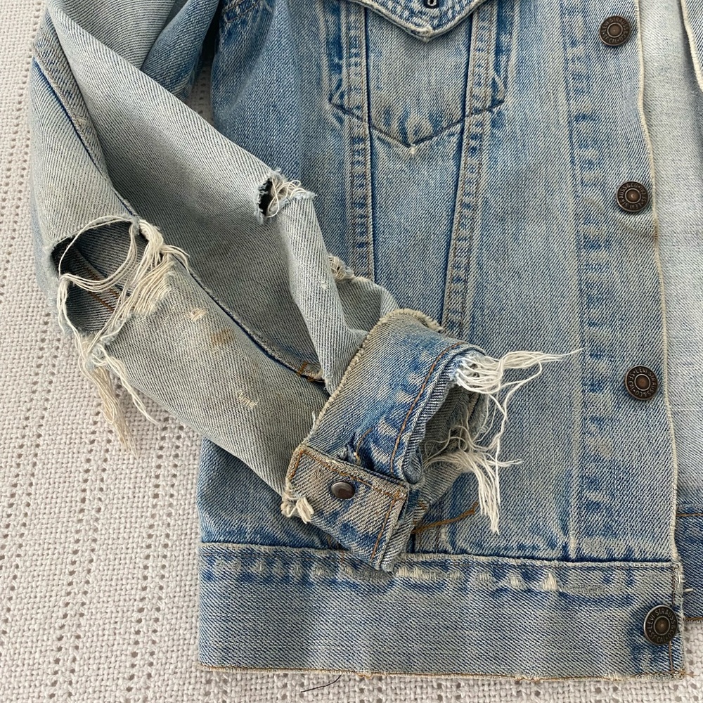 Levi’s Vintage Oversized Distressed Jean Jacket - Picture 7 of 14